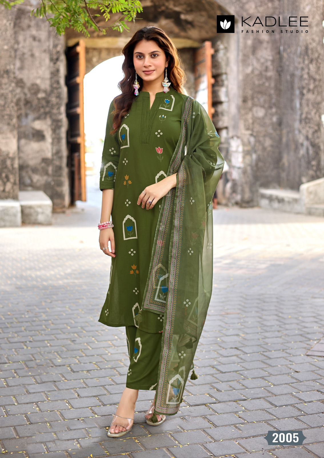 Kadlee Classy Look Rayon Printed Kurti Pant Dupatta Set 6 Pcs