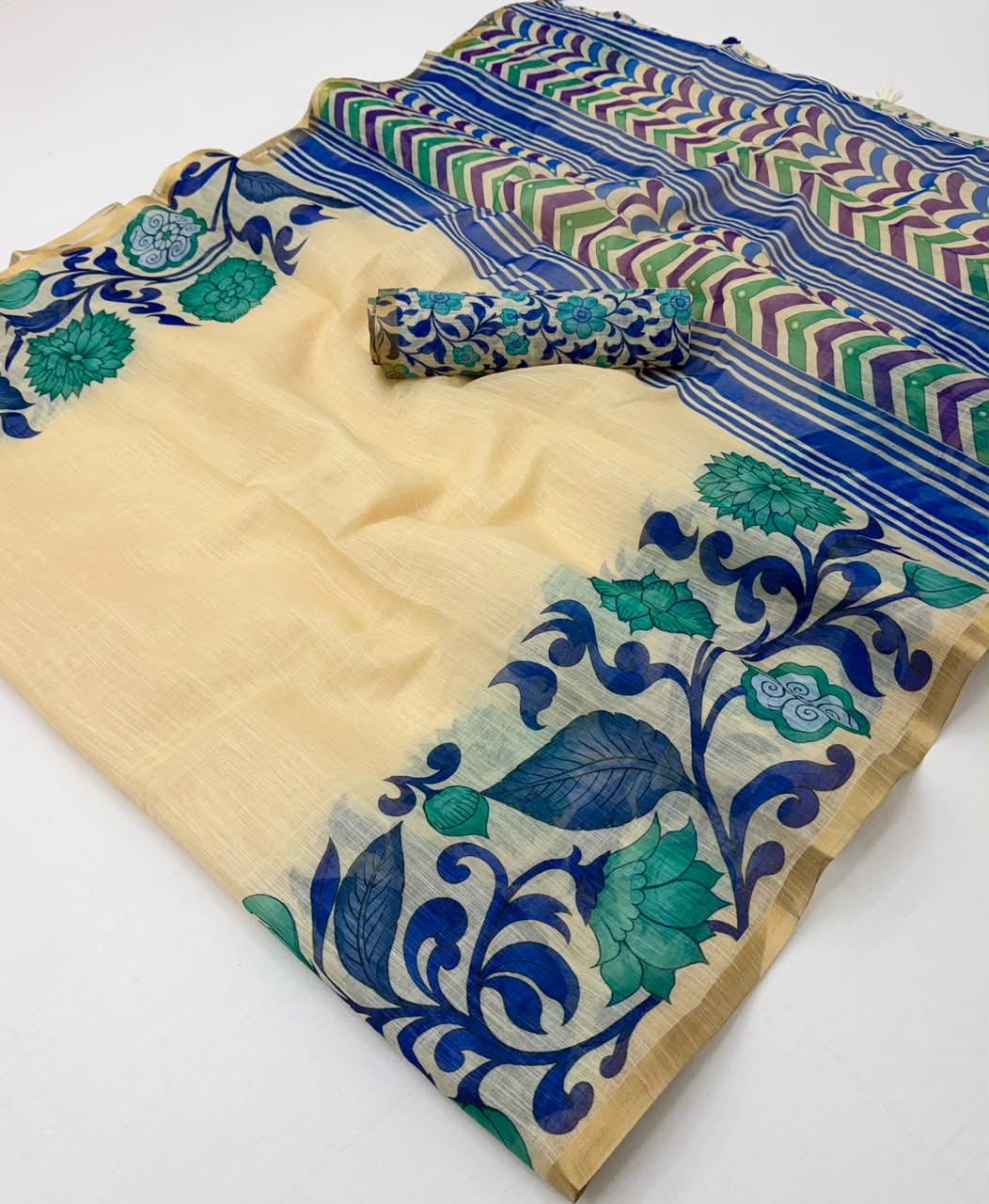Lisha Soft Linen Cotton Saree with Zari Border & Tassels-6 Pcs Set.