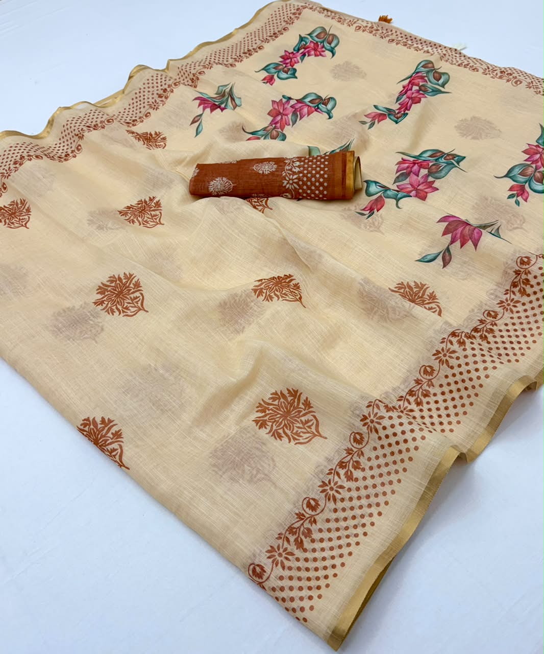 Lisha Linen Saree with Zari Border & Fancy Tassels - 6 Pcs Set