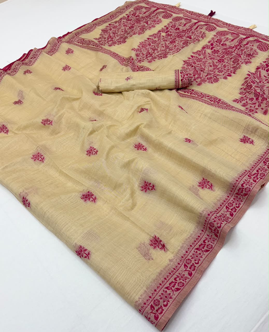 Nakshatra Cotton Saree with Jamdani Style Weaving-6 Pcs Set.