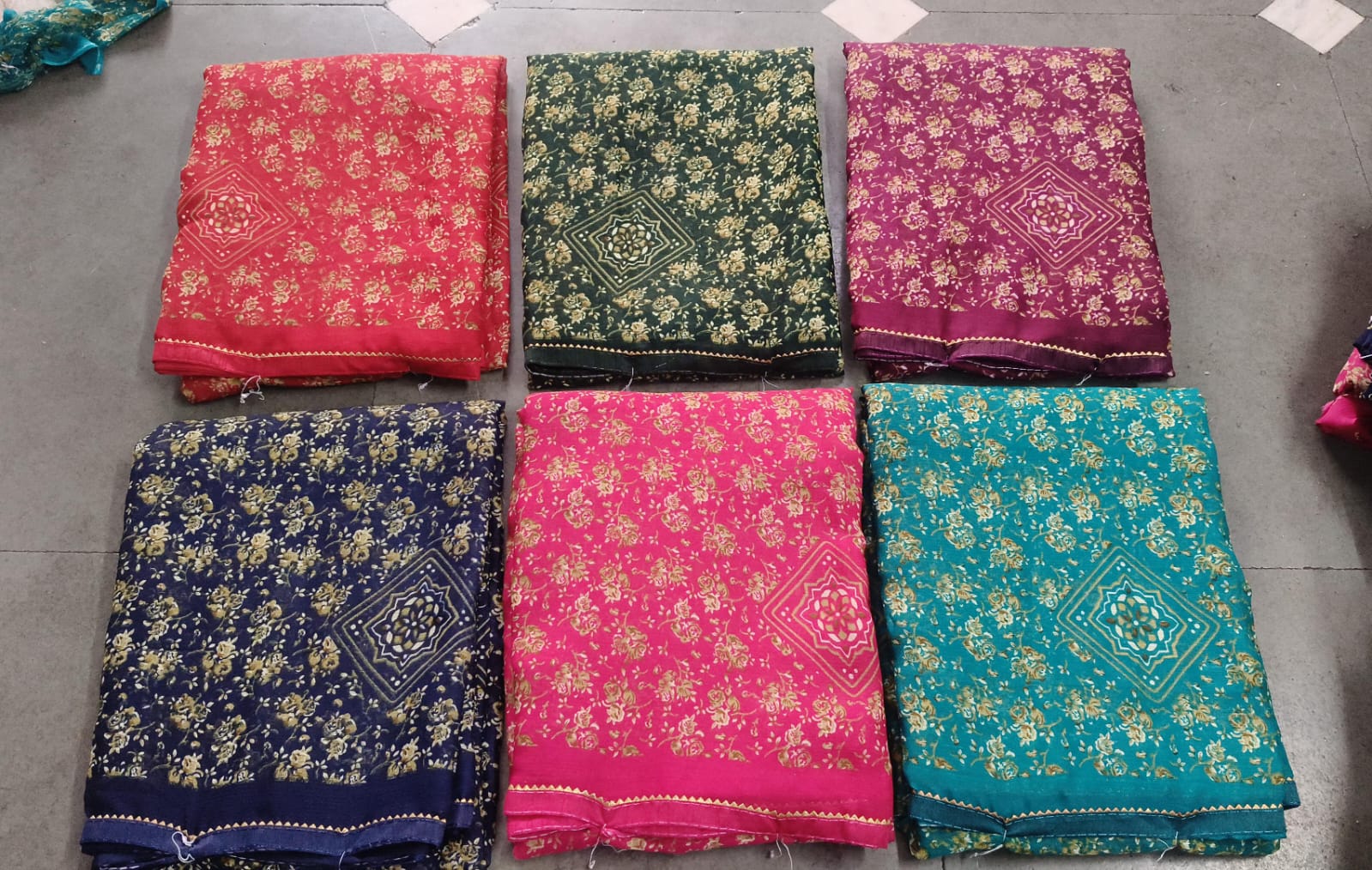 Heavy Rennial Floral -09 Print Saree Set of 6 Pcs – M.R. Saree Emporium