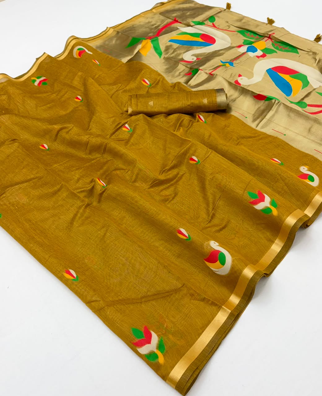RajMata Series Jamdani Cotton Saree with Zari Border