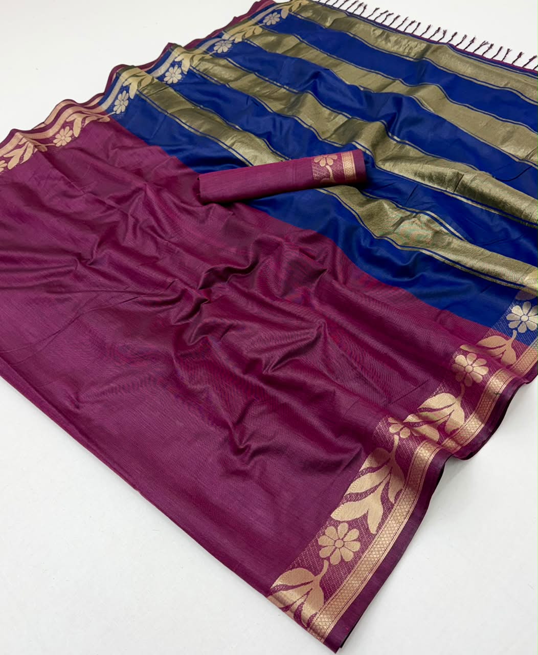 Tapti Cotton Saree with Jamdani Weaving & Zari Border-6 Pcs Set