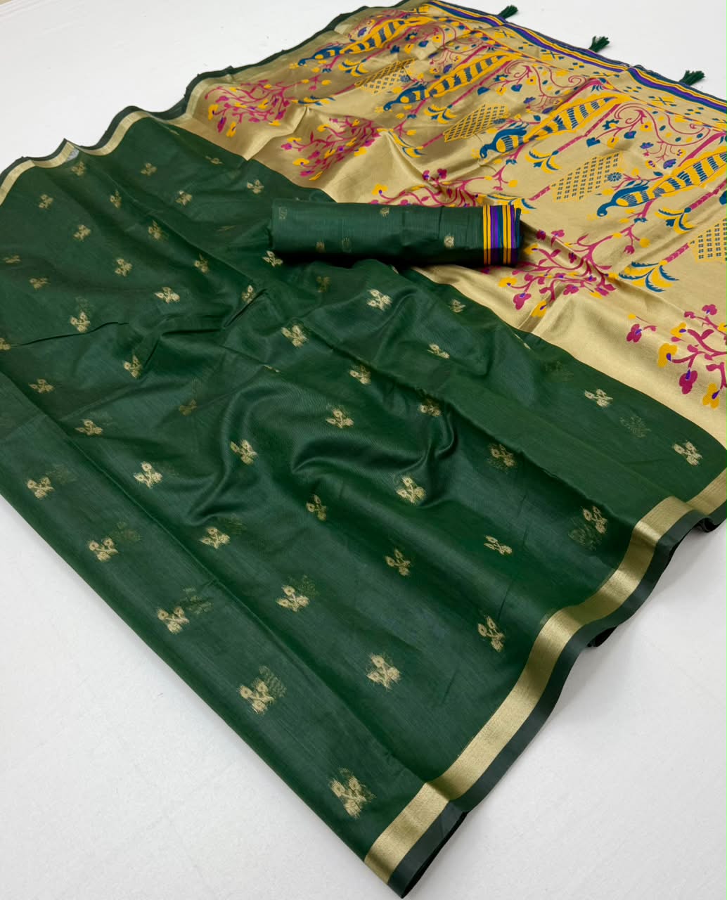 Tapti Cotton Saree with Jamdani Weaving & Zari Border-6 Pcs Set