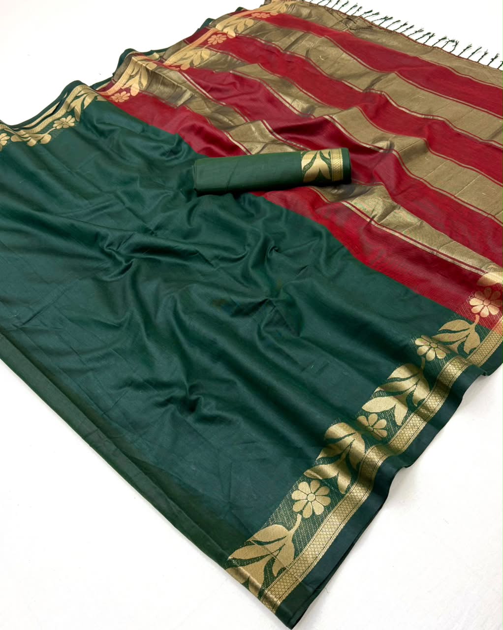 Tapti Cotton Saree with Jamdani Weaving & Zari Border-6 Pcs Set