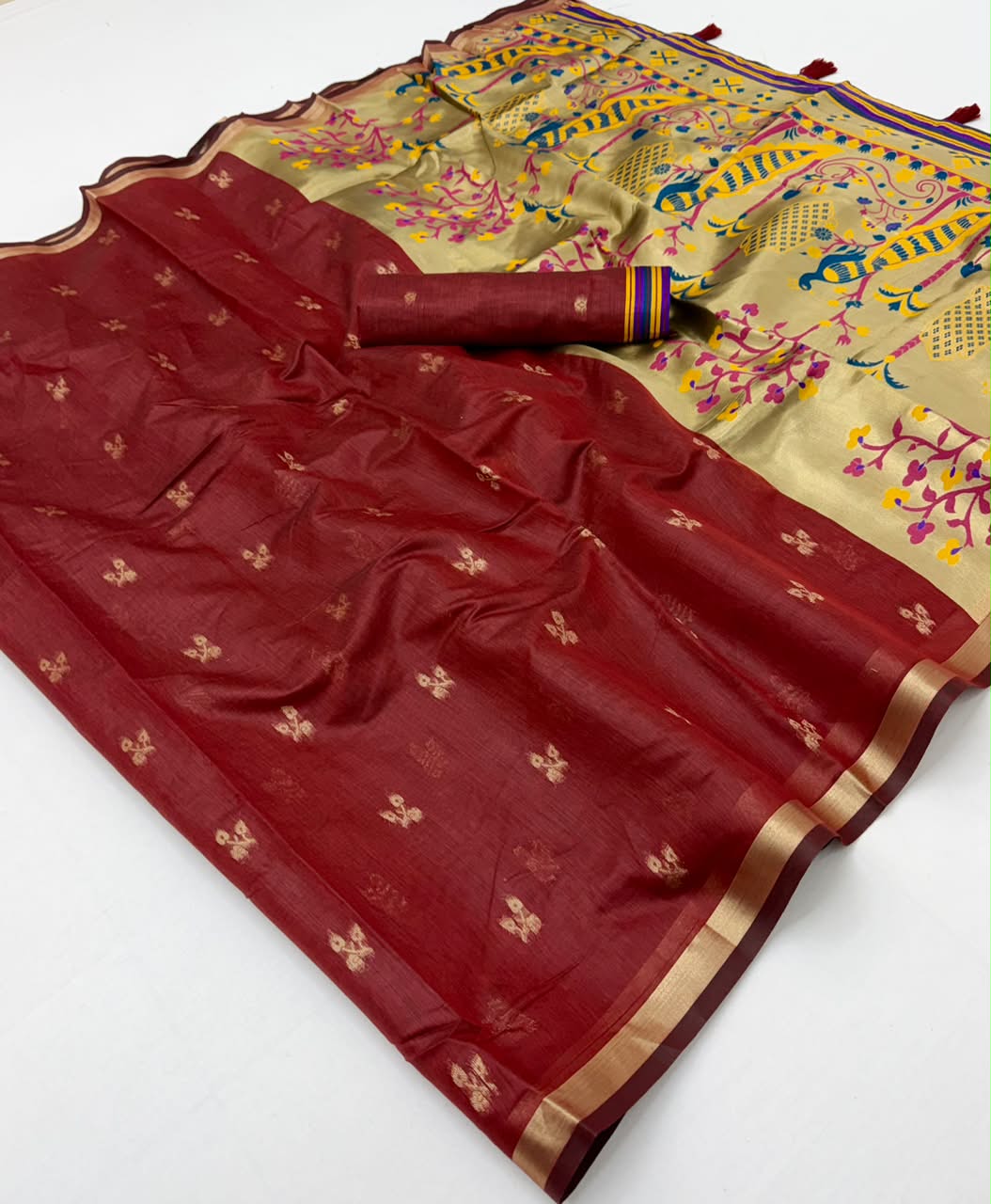 Tapti Cotton Saree with Jamdani Weaving & Zari Border-6 Pcs Set