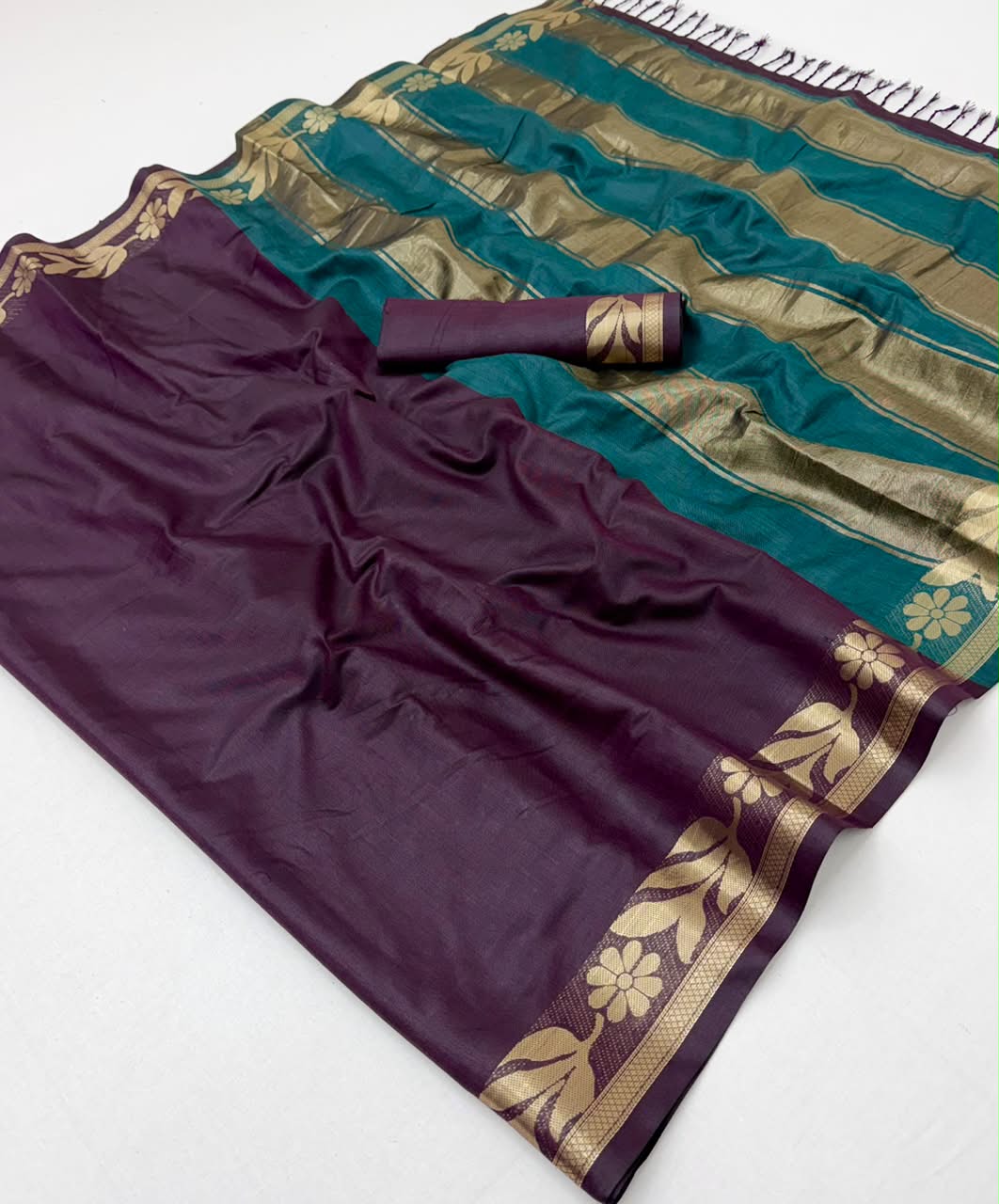 Tapti Cotton Saree with Jamdani Weaving & Zari Border-6 Pcs Set