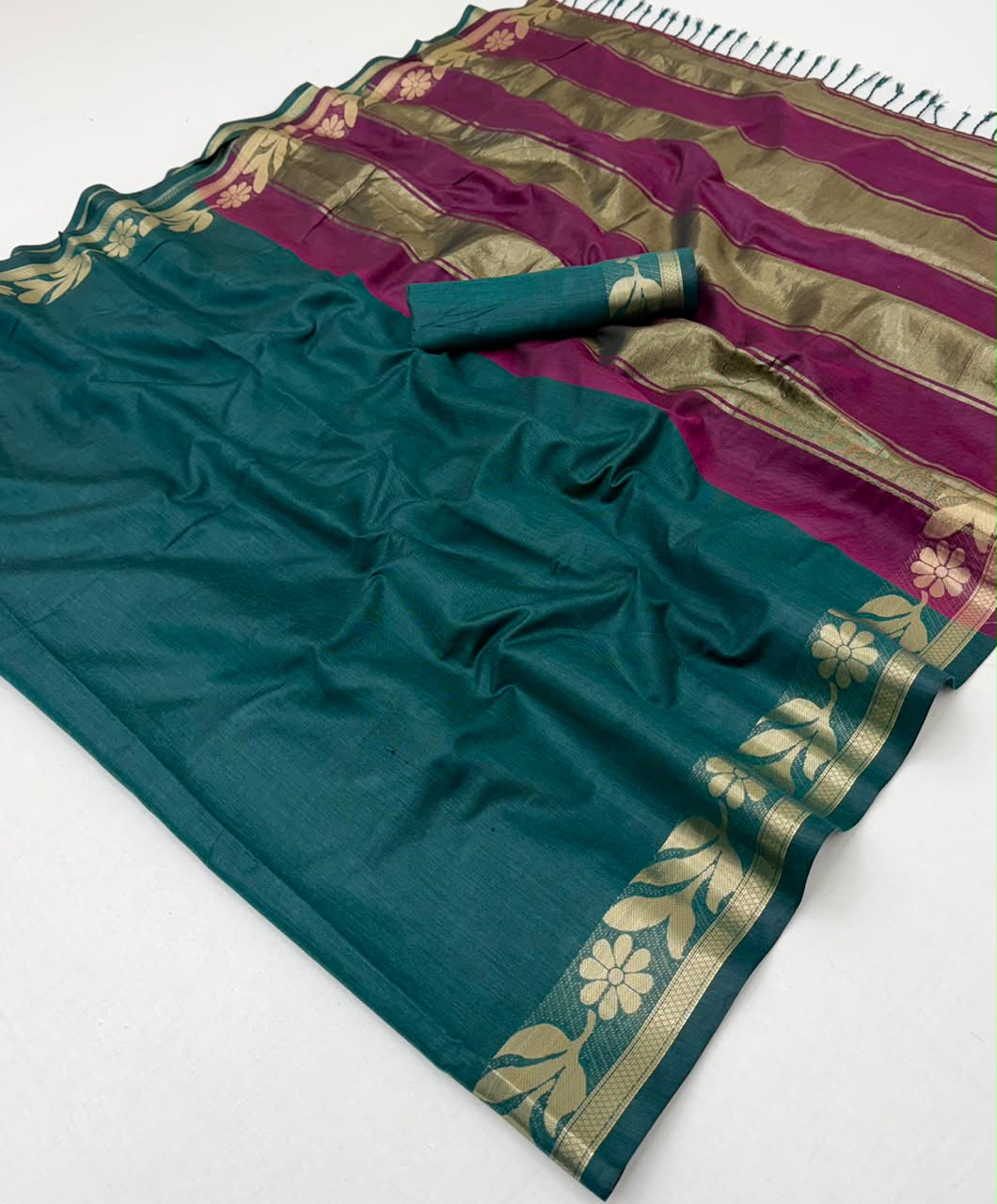 Tapti Cotton Saree with Jamdani Weaving & Zari Border-6 Pcs Set
