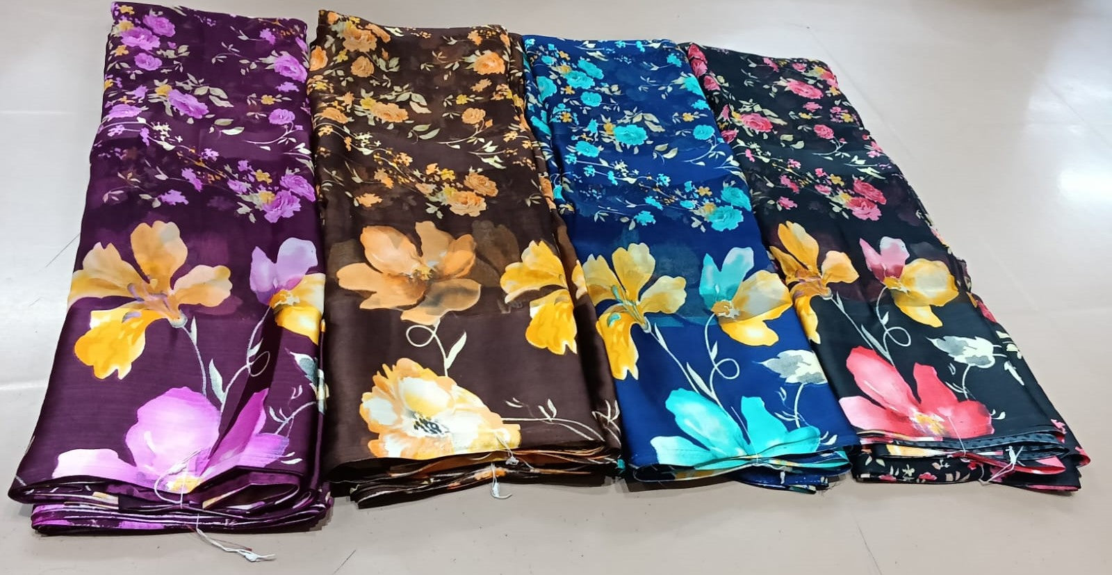 Weightless Fancy Floral Printed Saree – 4 Pcs Set M.R.Saree Emporium