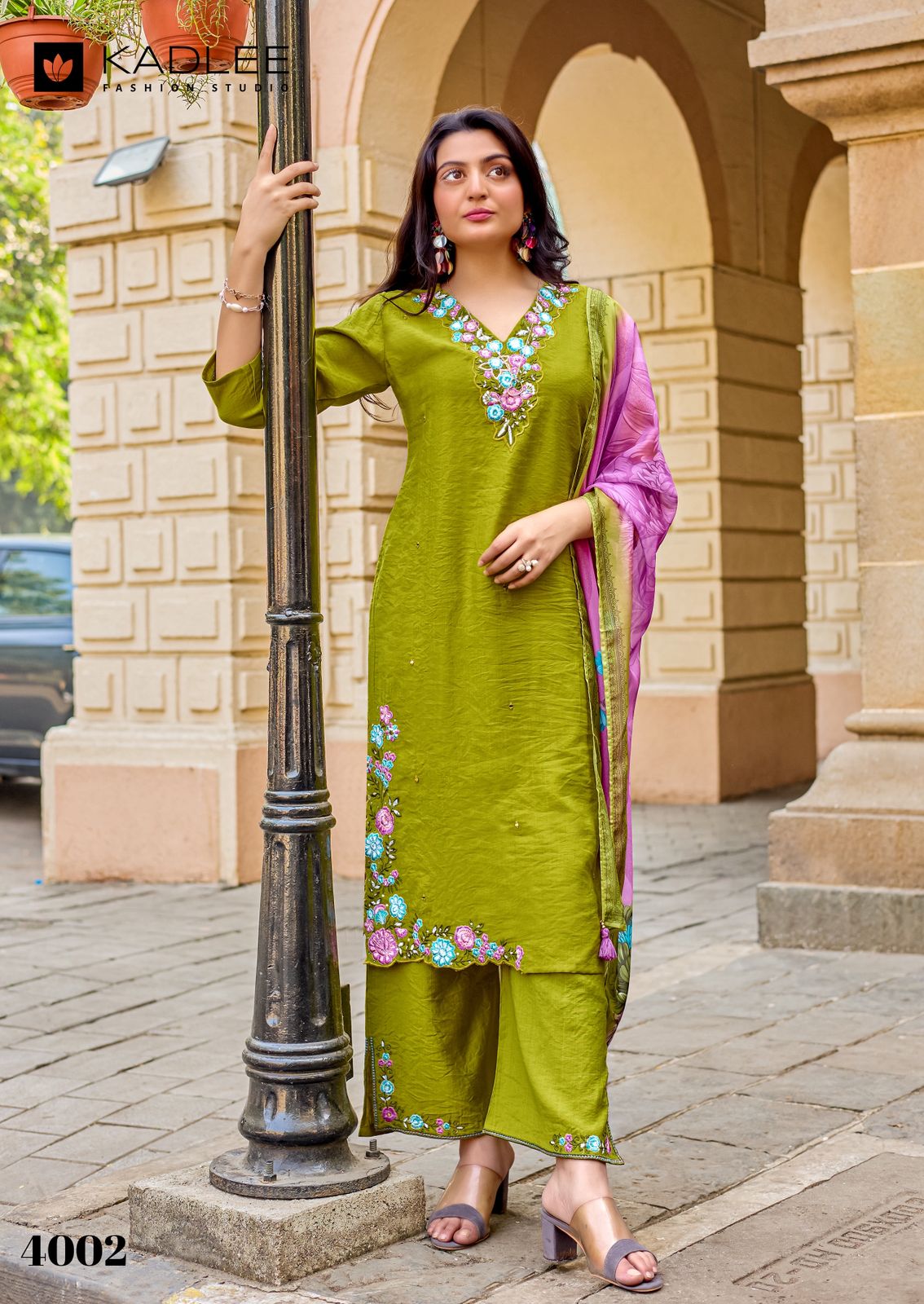Kadlee Vaari - Fancy Designer Kurti Pant Dupatta Set 4 PCS Collection - Premium Embroidered Wear By M.R. Saree Emporium